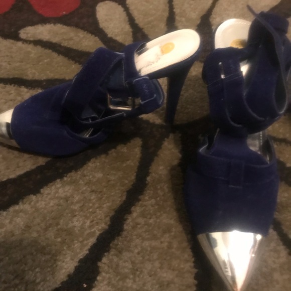 Shoes - Picture 2 of 7